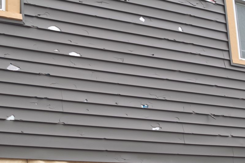 Sealing Cracks on Vinyl Siding